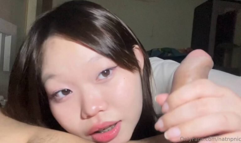 คลิปหลุดน้องแนท natnpnicha สาวไทยหุ่นอวบขี้เงี่ยนโดนผัวจับมาเล่นเสียวหน้ากล้องเอาควยให้อมก่อนจับเย็ดสดรูหีจนแตกใน xxx อย่างเด็ด