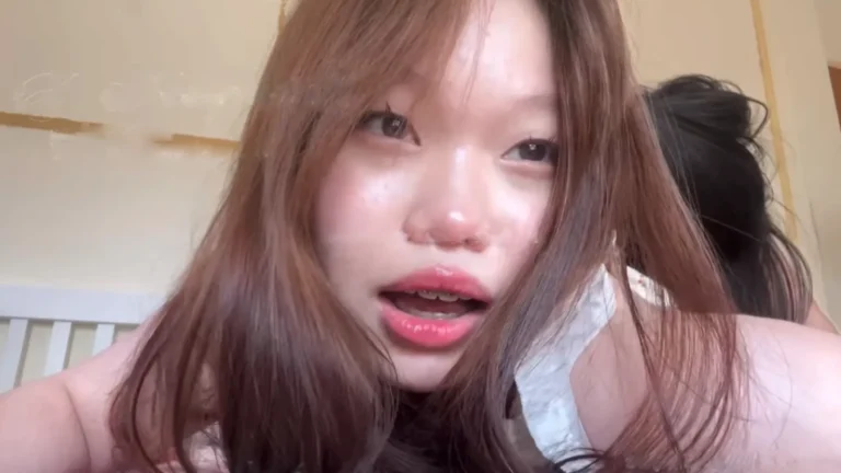 คลิปหลุด คลิปหลุด Onlyfans Natnpnicha XXX น้องแนทสาวหมวยหุ่นอวบนมใหญ่ ตั้งกล้องทำตาหวานนอนหันหี ให้ผัวซอยท่าหมา กระแทกจนตาลอย สงสัยจะเสียวหีจัด